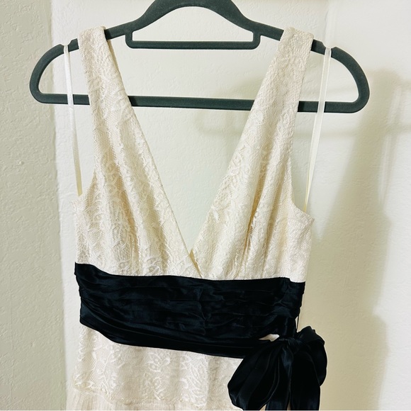 BCBGMaxAzria Tiered offwhite Wedding Dress - Picture 3 of 13